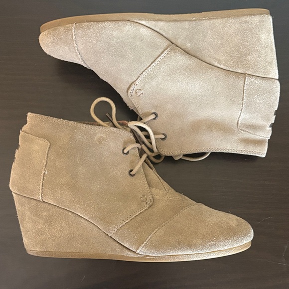 Tom’s Suede Wedge Ankle Boots size 10 - Picture 1 of 5